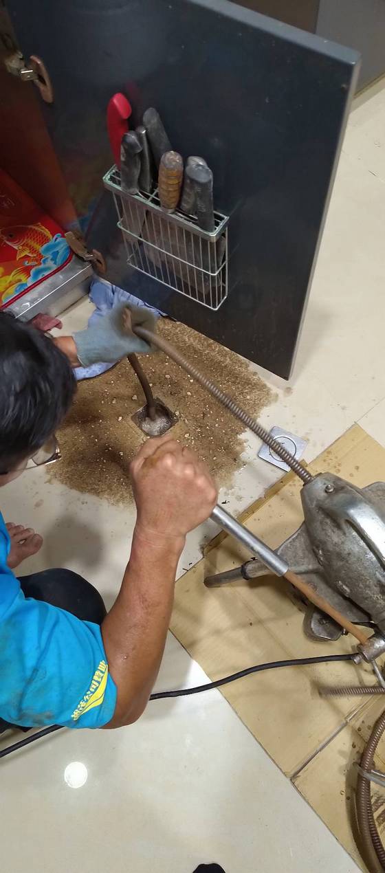 台南疏通水管-疏通廚房地面水管