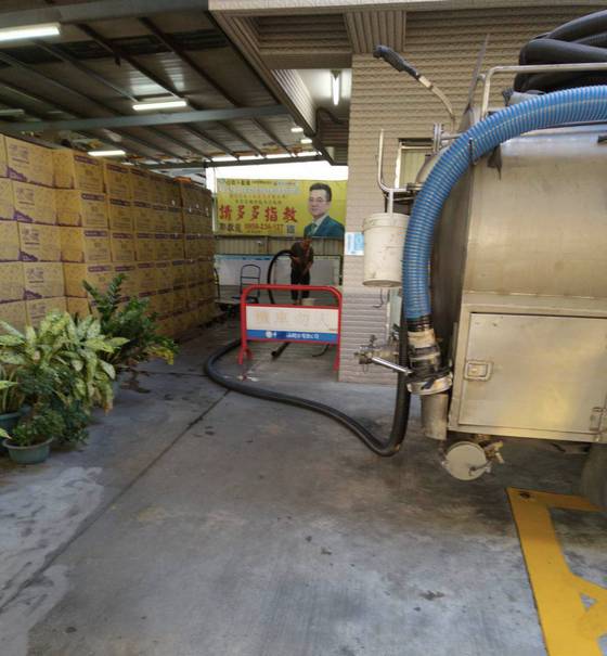 台南抽水肥-加油站 抽水肥 清理化糞池,定期抽肥維護