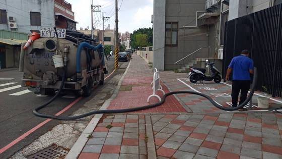 台南抽水肥-學校 大樓 機關 社區 公寓清理化糞池 抽水肥定期維護 清糞池